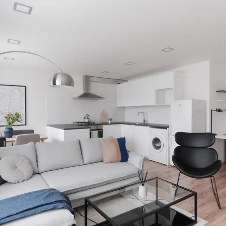 Days - Family W Balcony In Quiet Area Apartment *