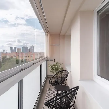 Days - Family W Balcony In Quiet Area Apartment